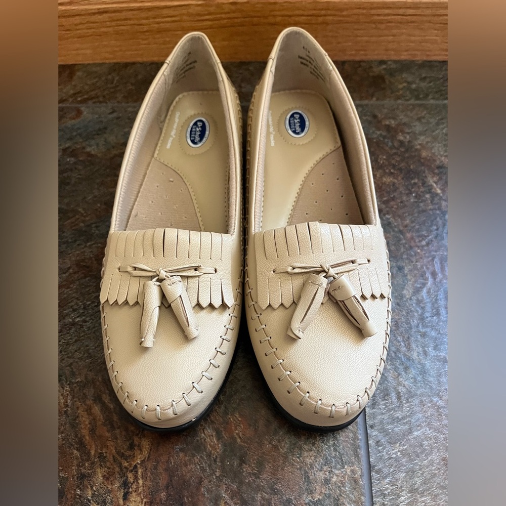 New women's Dr. Scholl’s Kiltie tassel slip on loafers.Cream/light tan.Size 6.5 - Picture 2 of 8
